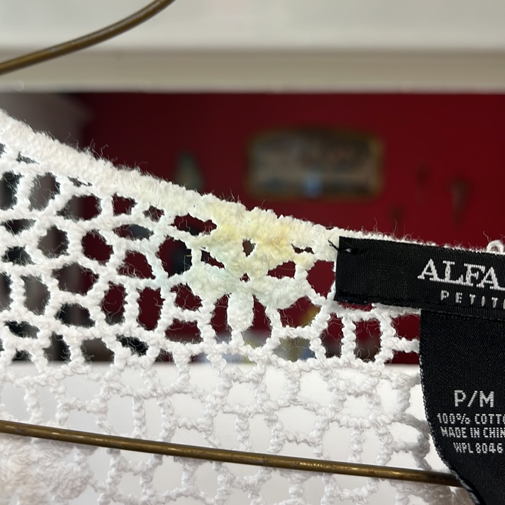Light-weight white Alfani jacket, cover up, crocheted cardigan. Size P/M - Picture 4 of 6